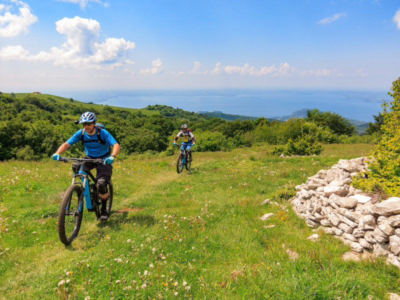 Dolomiti, Appennini …E forse il Monviso – La Magia del Monte Baldo in E-MTB