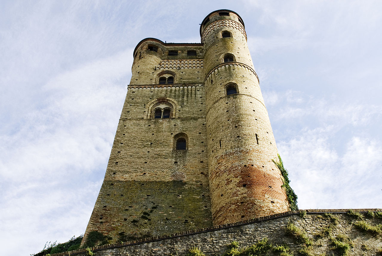 Castles, Wines and Restaurants in the Langhe by ebike